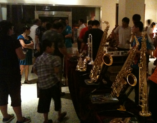 “狗万之夜”萨克斯管音乐会暨CUSTOM-VIP俱乐部活动在烟台成功举办