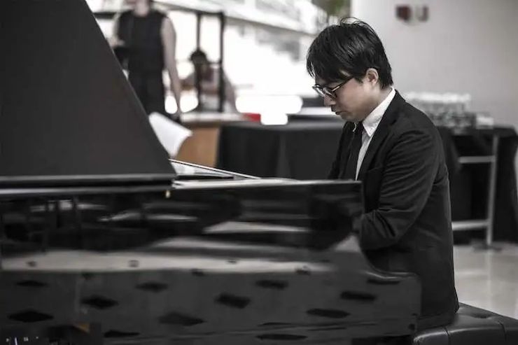 宋思衡的“宅抗疫” | 挑战主播、筹集口罩、闭关作曲，这位取消了20场演出的钢琴家原来这么忙！
