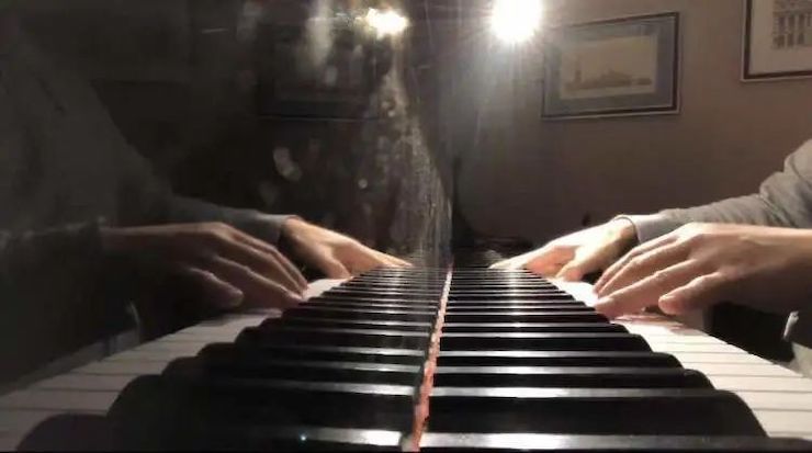 宋思衡的“宅抗疫” | 挑战主播、筹集口罩、闭关作曲，这位取消了20场演出的钢琴家原来这么忙！